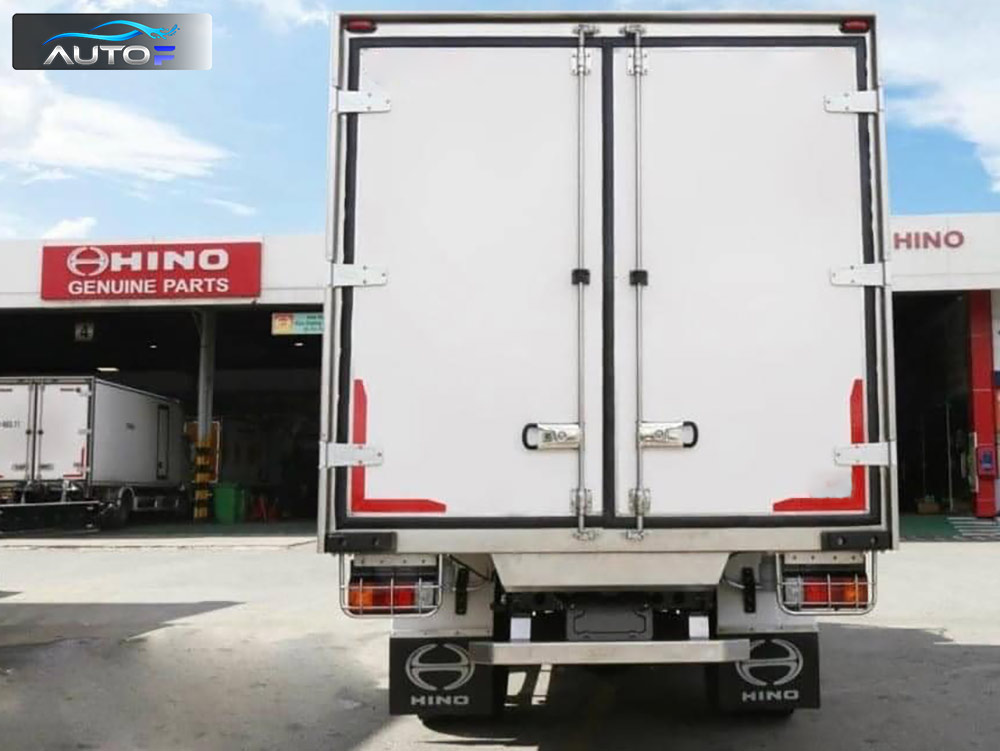 Xe tải Hino XZU710L (2.5t - 4.5m) thùng bảo ôn